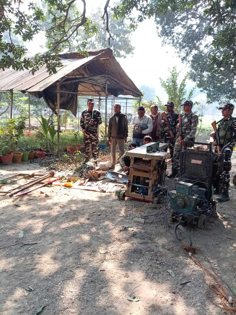 9वीं वाहिनी एसएसबी ने लकड़ी काटने की अवैध आरा मशीन को किया गया जब्ती