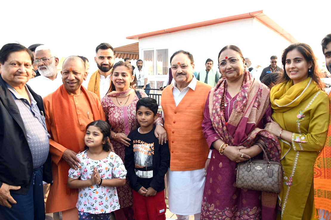 अक्षयवट का किया दर्शन, बड़े हनुमान मंदिर में विधि विधान से की पूजा-अर्चना।