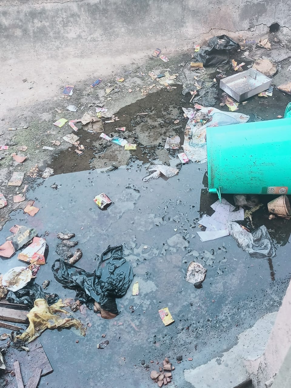 प्रधानमंत्री नरेंद्र मोदी के ड्रीम प्रोजेक्ट कहे जाने वाले स्वच्छ भारत मिशन को लेकर कितने जिम्मेदार हैं जिले के जिम्मेदार अधिकारी तस्वीर दे रही है गवाही