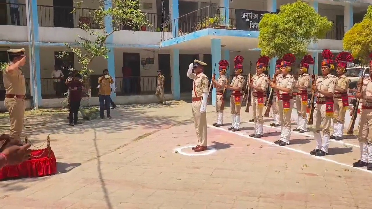 डीआईजी ने एसडीपीओ कार्यालय का किया निरीक्षण,अपराध नियंत्रण कानून व्यवस्था पर दिए सख्त निर्देश।