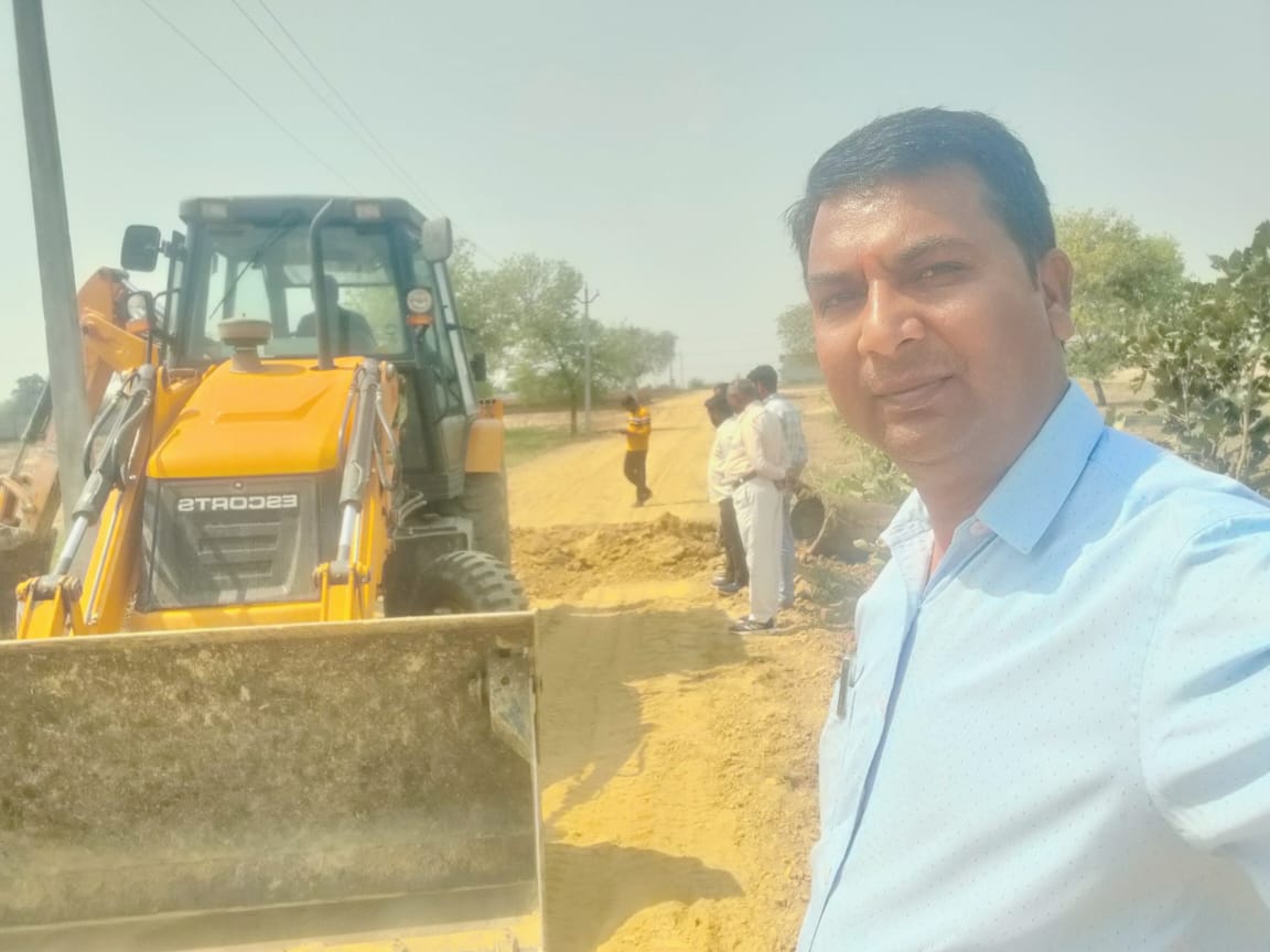 बीकेटी तहसील के भौली गांव में गरजा बाबा का बुलडोजर , खाली कराई करोंड़ों रुपए की सरकारी बंजर भूमि