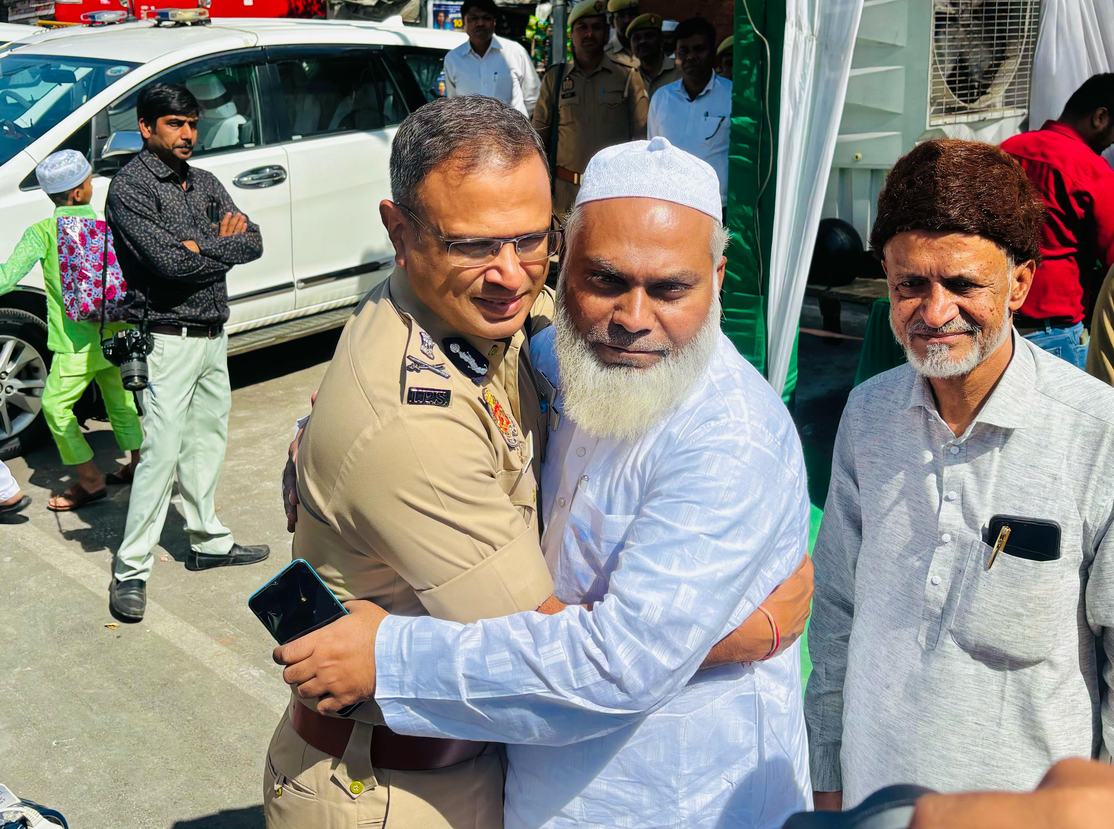 निरीक्षण के दौरान ड्यूटी में लगे सभी अधिकारियों एवं कर्मचारियों को निर्देशित किया गया