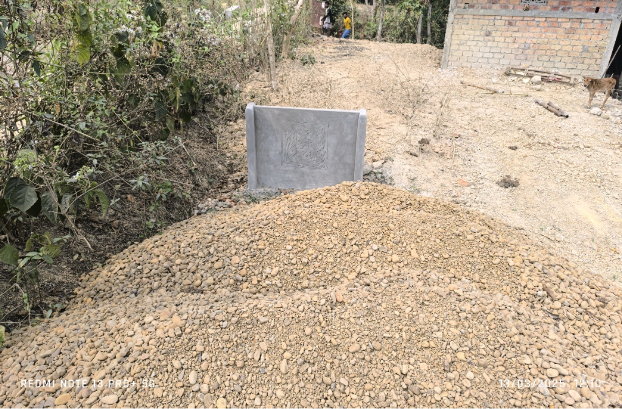 असम श्रीभूमि जिले के निभिया-रायपुर सड़क के गंभीराछड़ा पर लोक निर्माण विभाग के तहत एक पुल के निर्माण में भ्रष्टाचार का आरोप।