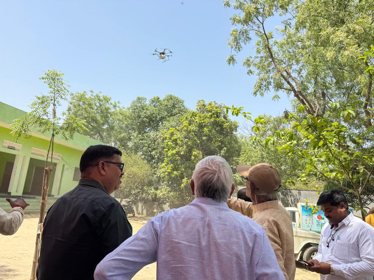 इफको नैनो का प्रयोग एक फसल में करके देखे किसानों को फायदा समझने में देर नहीं होगी।