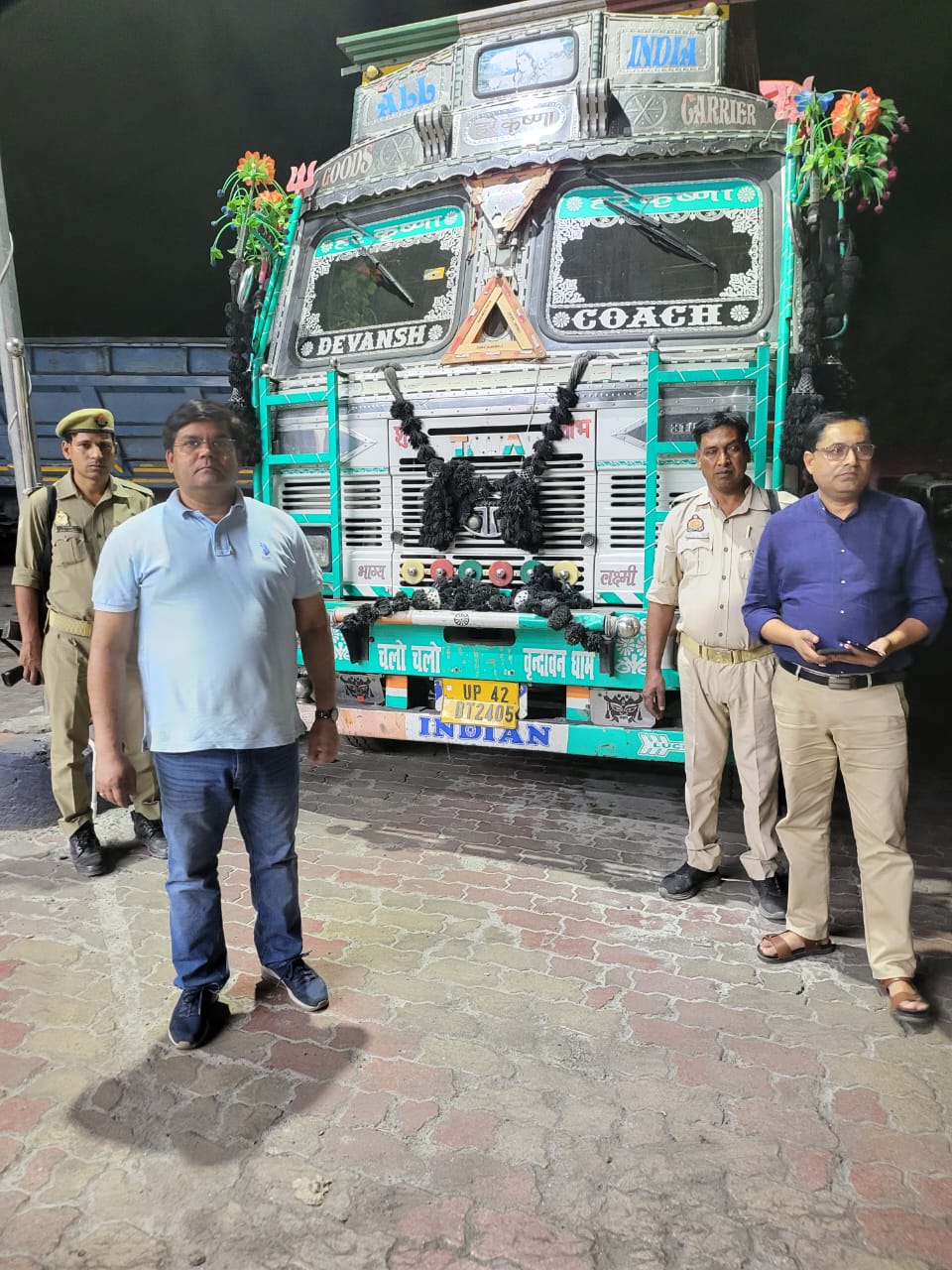 बिना अनुमति चल रहे वाहनों पर प्रशासन का शिकंजा