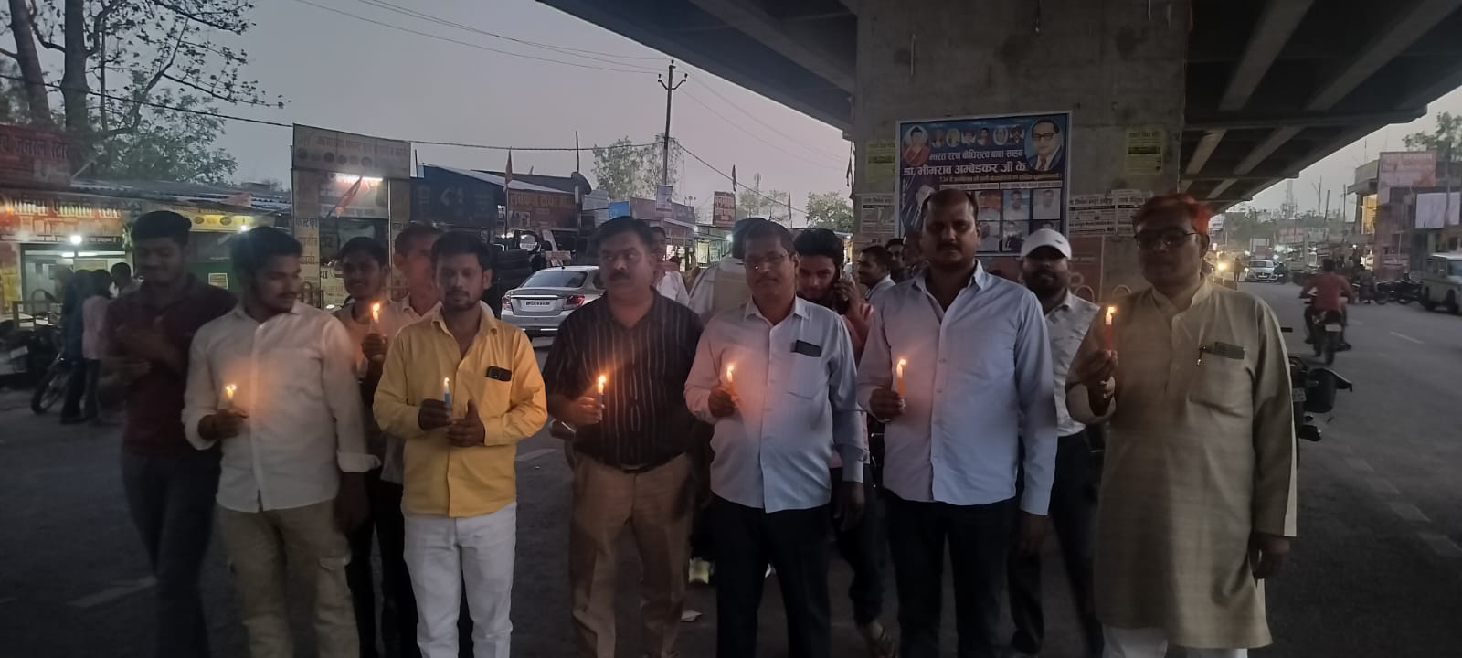 पहलगाम हमले के शहीदों की याद में कैंडल मार्च, 