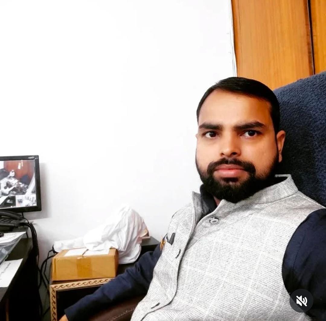 अजय कुमार गौतम पुत्र सुंदर लाल निवासी श्रवणपुर बाराबंकी