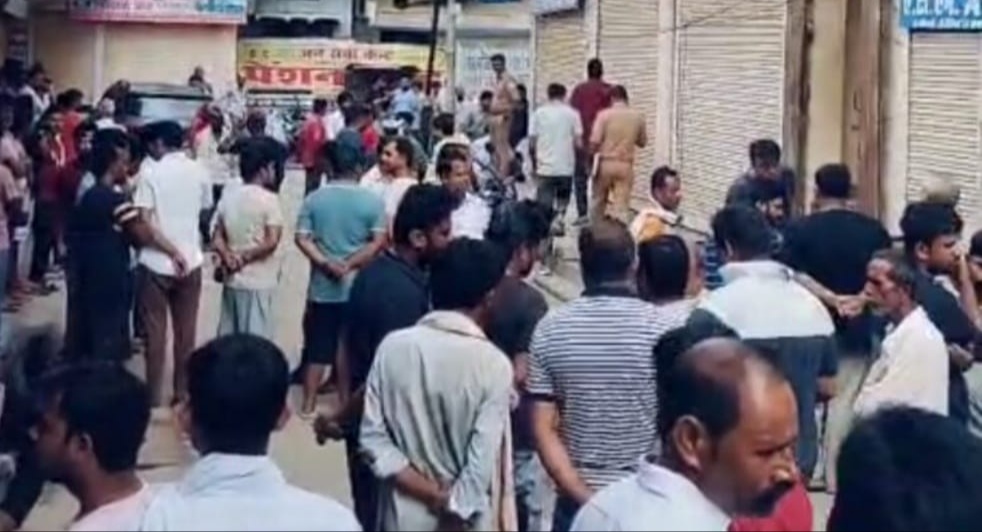 सिद्धार्थनगर के बढ़नी  में मेडिकल स्टोर संचालक दंपती की खून से सनी मिली लाश, मचा हड़कंप