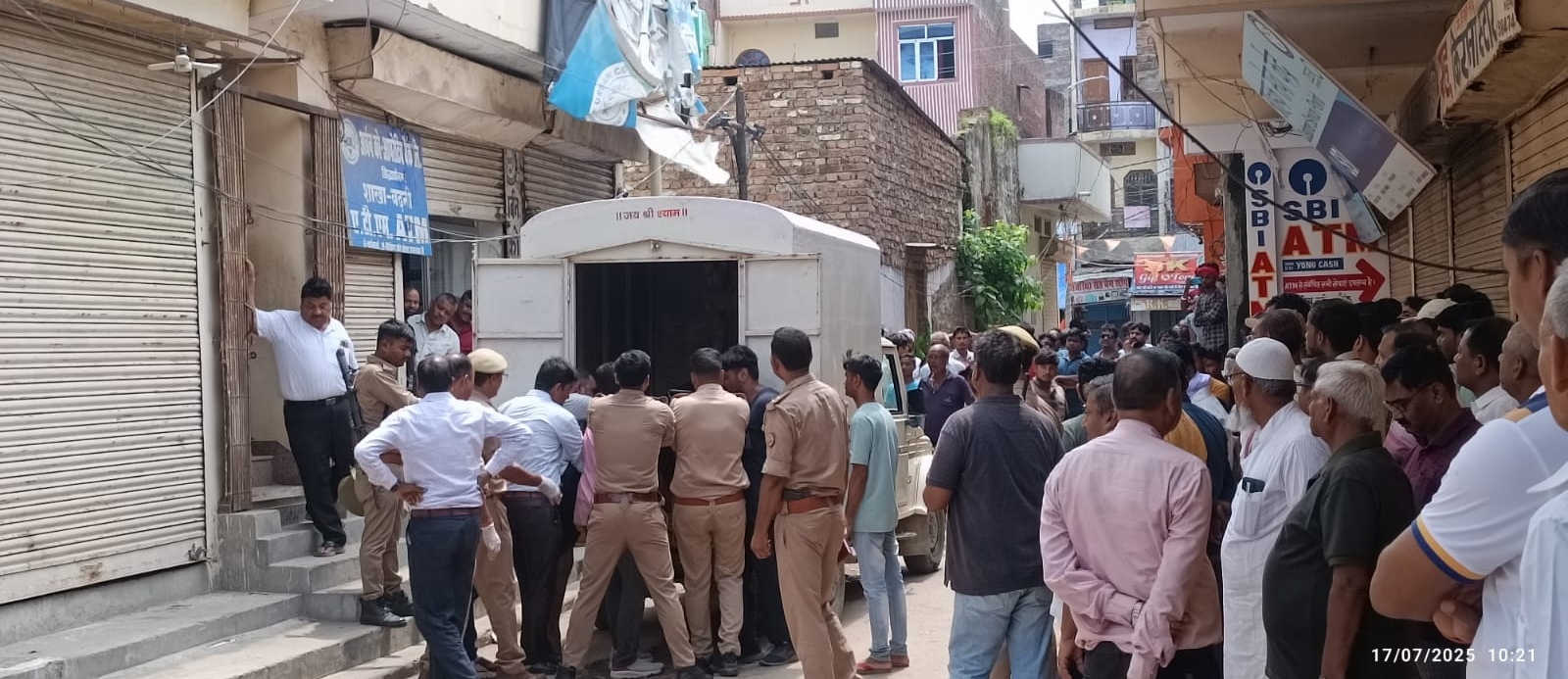 सिद्धार्थनगर के बढ़नी  में मेडिकल स्टोर संचालक दंपती की खून से सनी मिली लाश, मचा हड़कंप