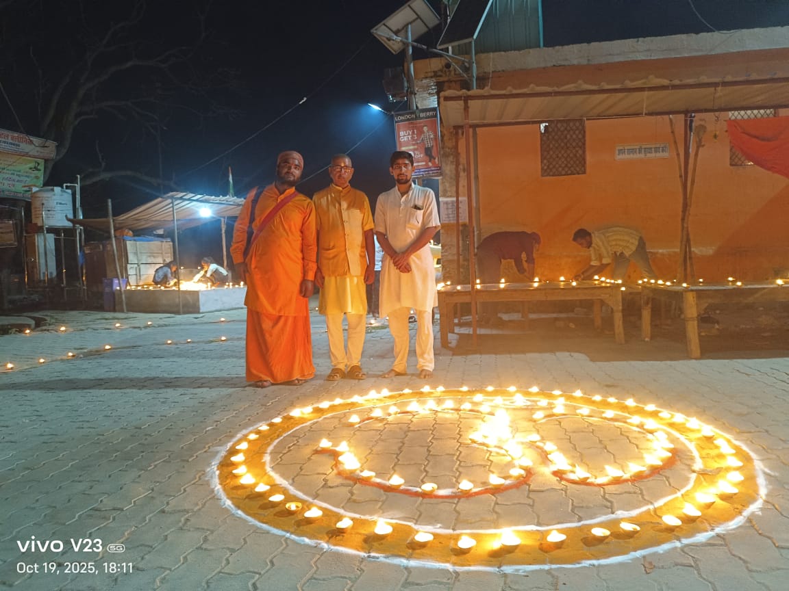 11 हजार दीपों से जगमगा उठा बाबा जनवारीनाथ 