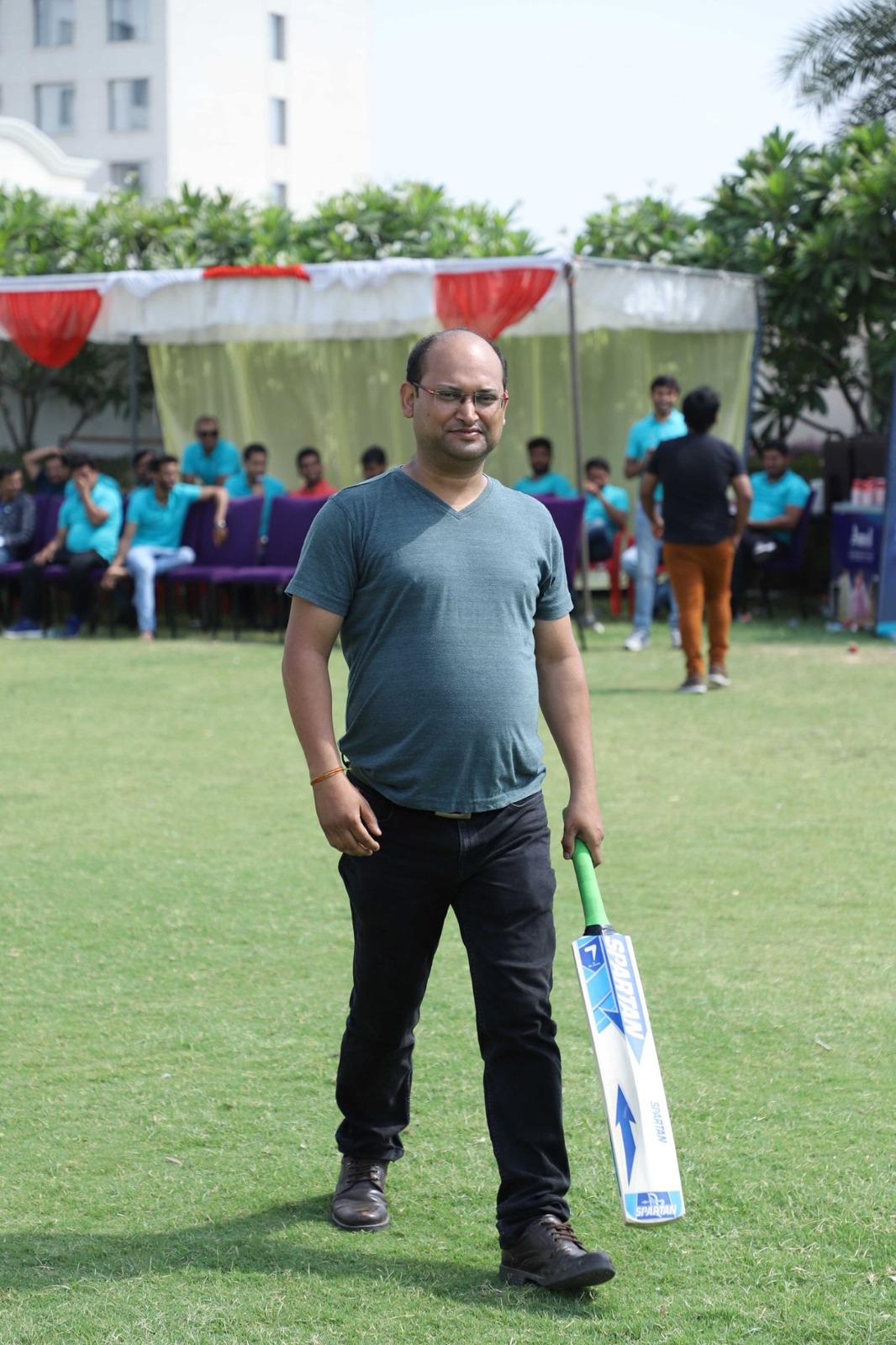 जबकि चीन हमारे देश का दुश्मन देश है, प्रधानमंत्री मोदी और मुख्यमंत्री योगी सदैव स्वदेशी के पक्षधर है