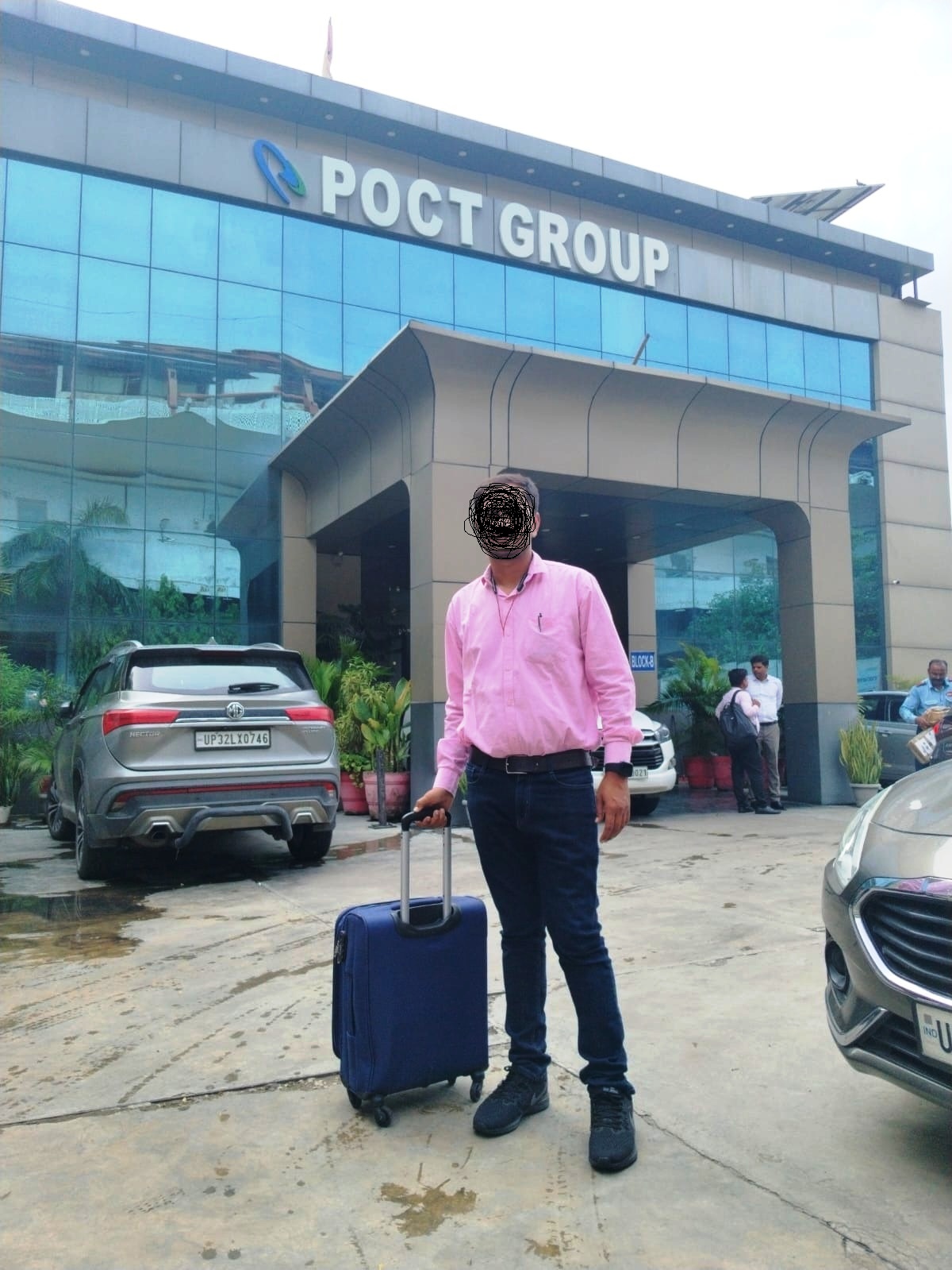 जबकि चीन हमारे देश का दुश्मन देश है, प्रधानमंत्री मोदी और मुख्यमंत्री योगी सदैव स्वदेशी के पक्षधर है