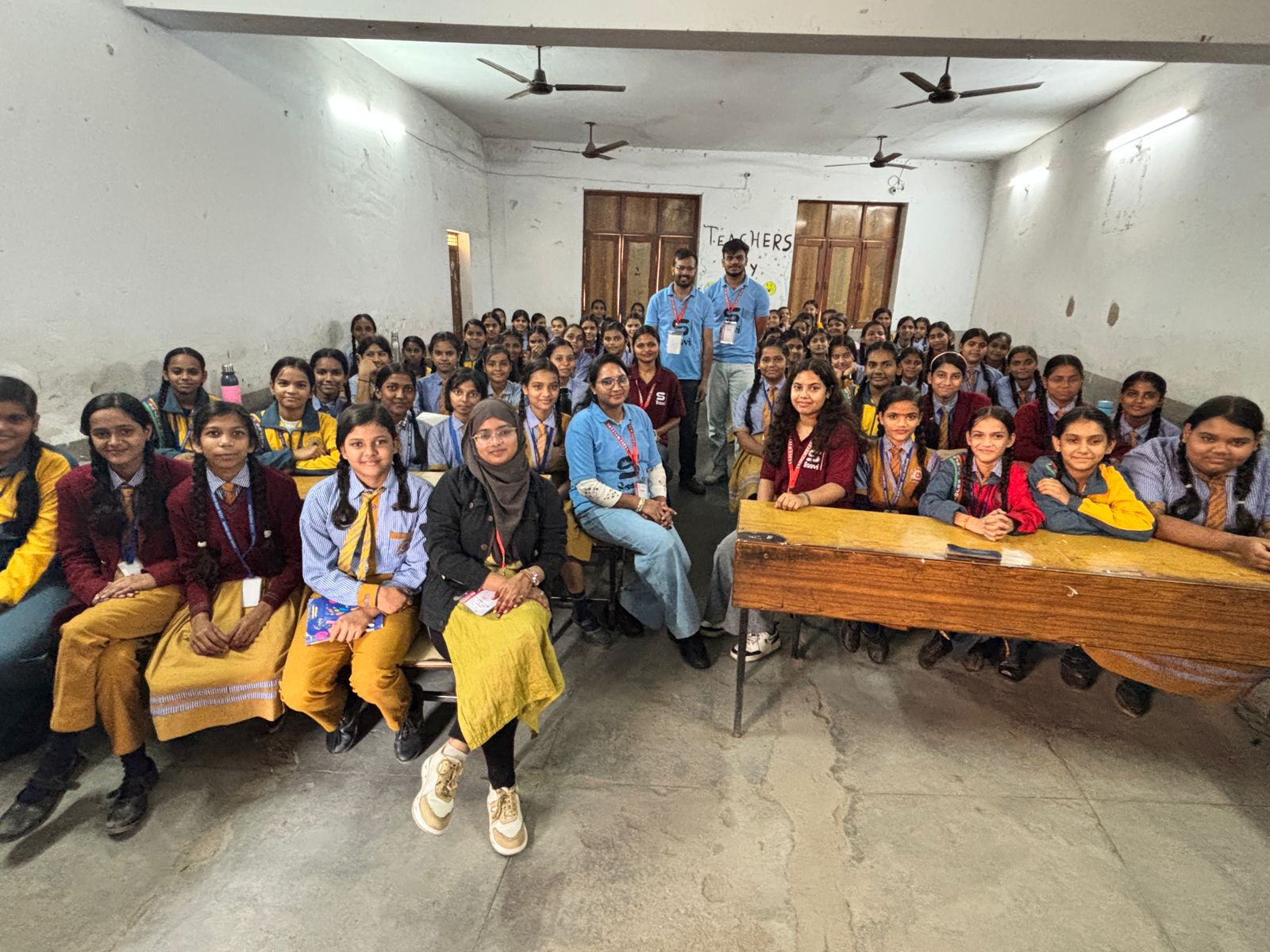 एस एस जेडी इंटर कॉलेज में ‘हेल्थ इन बॉक्स’ कार्यक्रम: सावी वेलफेयर सोसाइटी ने बांटे 200 सेनेट्री पैड और प्राथमिक उपचार किट