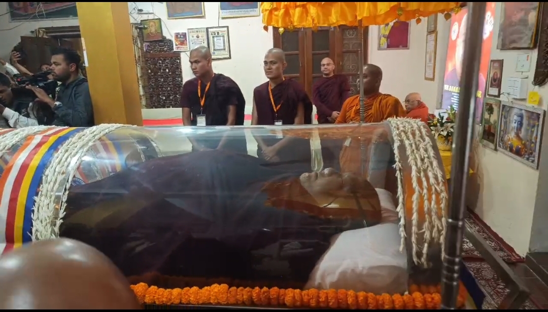 Screenshot_2025-11-09-19-59-33-249_com.whatsapp-edit