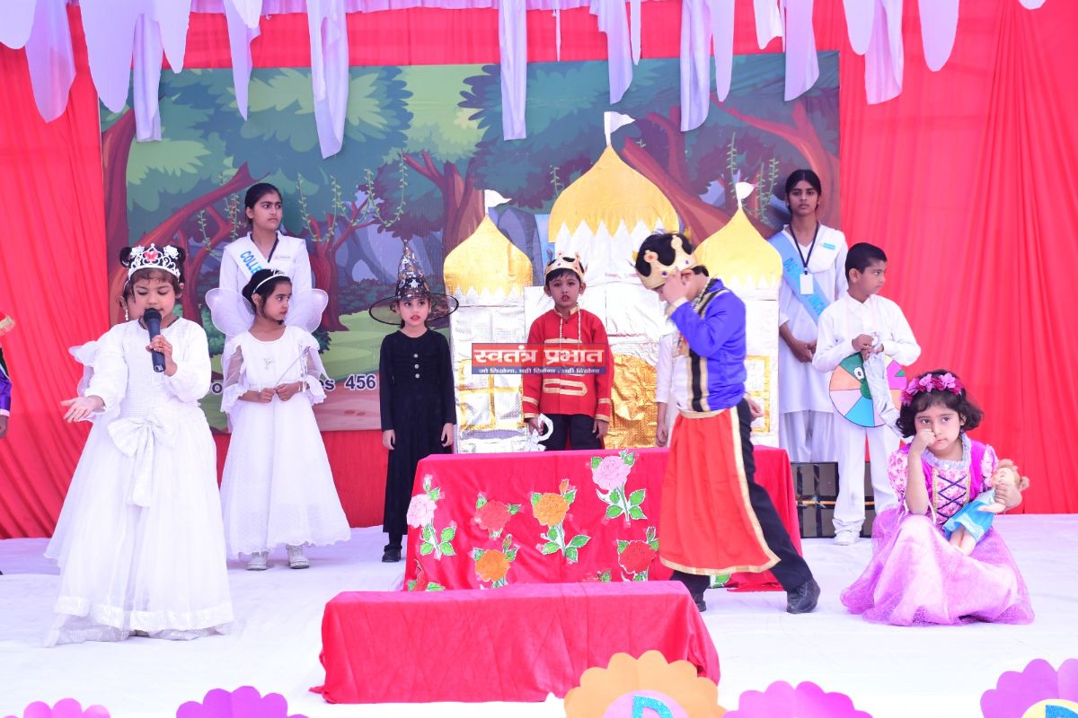 लखनऊ कैरियर कॉन्वेंट कॉलेज में किंडरगार्टन क्लास प्रेजेंटेशन