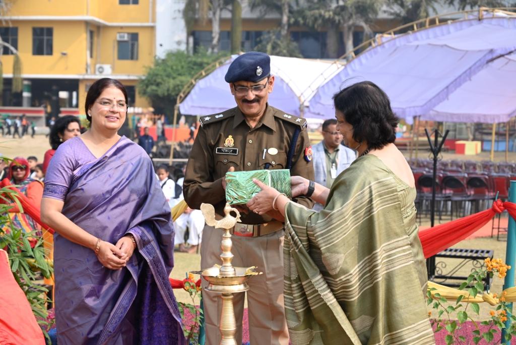 डीपीएस स्कूल में स्वस्थ प्रतिस्पर्धा, खेल भावना और शारीरिक फिटनेस की भावना के साथ वार्षिकोत्सव समारोह।