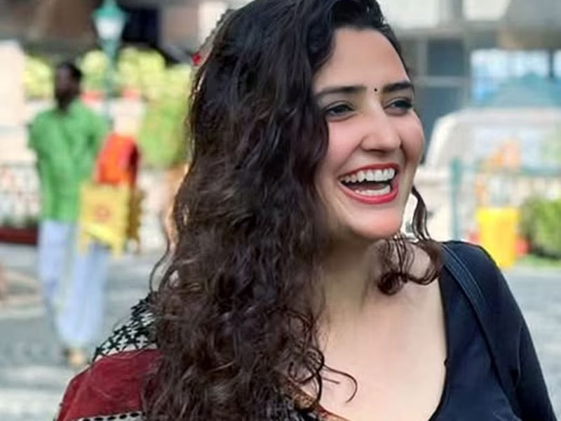 4262961-pallavi-mishra-ias-5