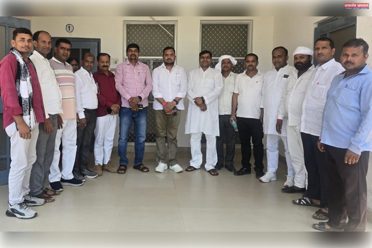 सफाई कर्मचारियों की मांगों को लेकर होने वाले तिरंगा यात्रा के लिए की गई बैठक