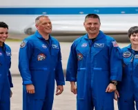 अंतरिक्ष स्टेशन से छह महीने बाद लौटे चार अंतरिक्ष यात्री, अटलांटिक महासागर में पैराशूट से उतरे