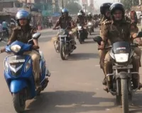 बाइक रैली निकालकर पुलिस ने हेलमेट लगाने के लिए किया जागरूक